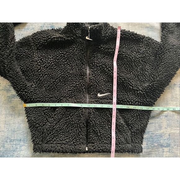 Nike Black White Sherpa Active Swoosh Cropped Faux Fur Jacket XS - Picture 8 of 8